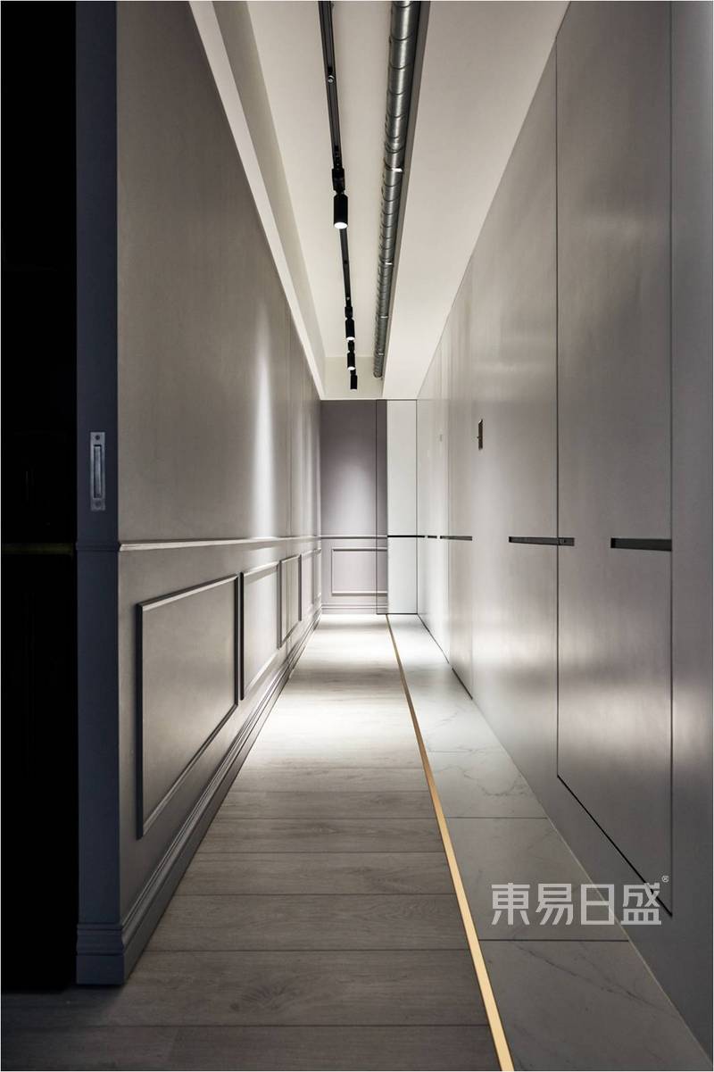 重庆九里晴川135m²三室两厅现代装修风格户型解析