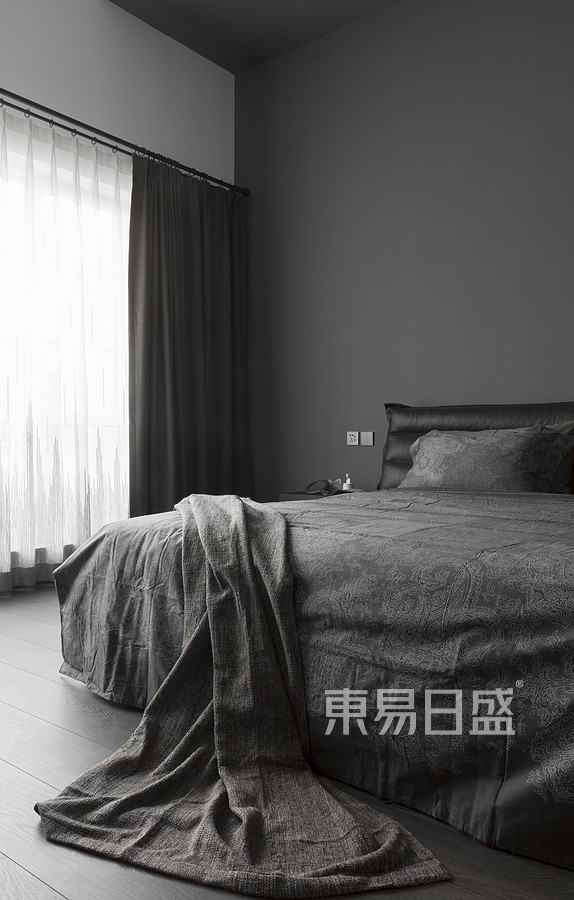 卧室黑白色装修效果图图片