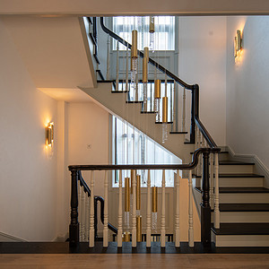 楼梯间欧式风格装修实景图,富有艺术感的回字形楼梯设计会占用大量