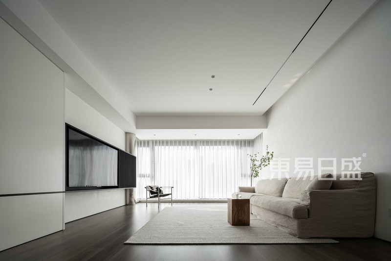 143平米现代极简三居室客厅装修设计